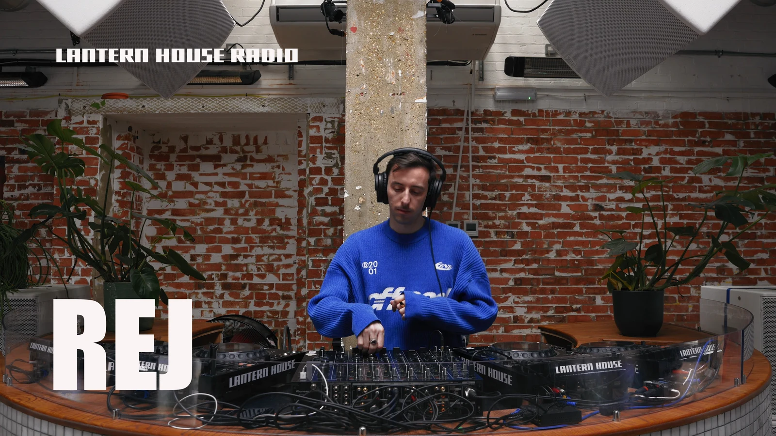 REj performing at Vittoria Wharf for Lantern House Radio